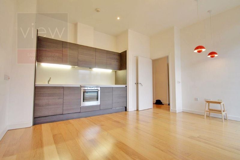 Flat Iliffe Yard in Greater London