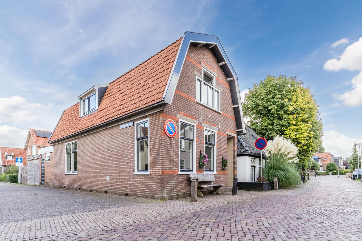 Huis Dijk 98 in Broek op Langedijk