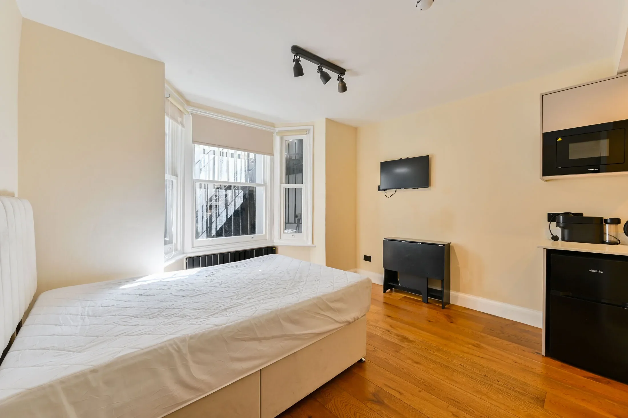 Flat Fairholme Road in Greater London