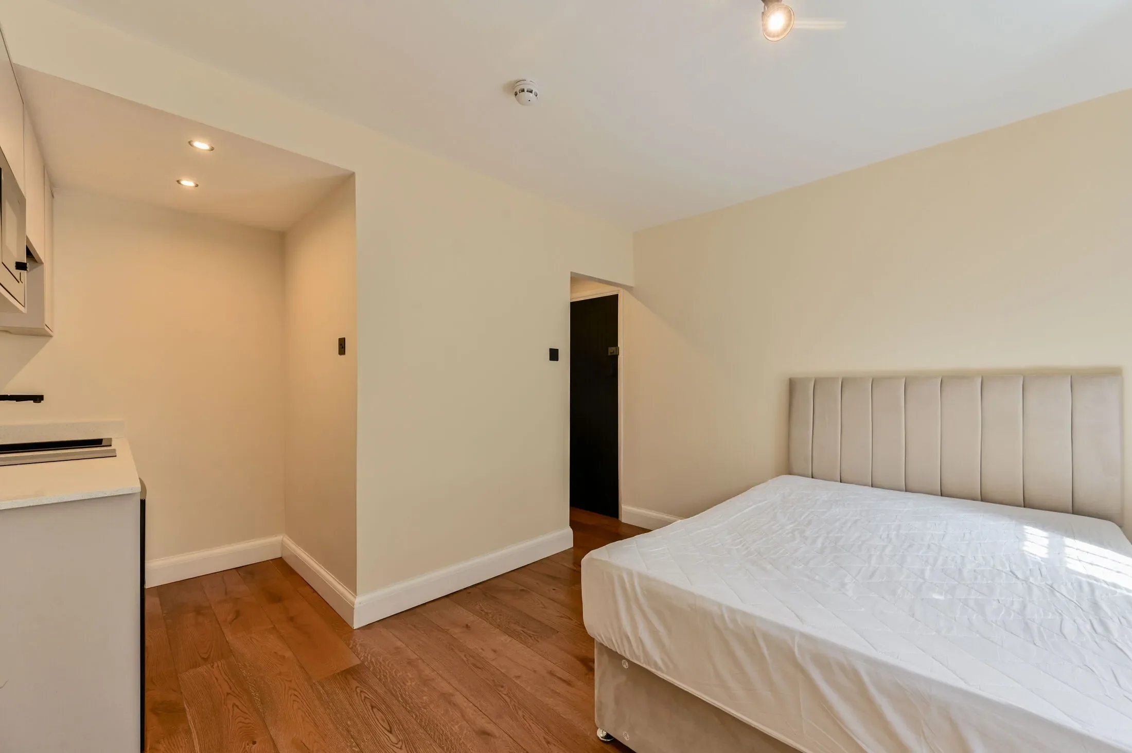 Flat Fairholme Road in Greater London