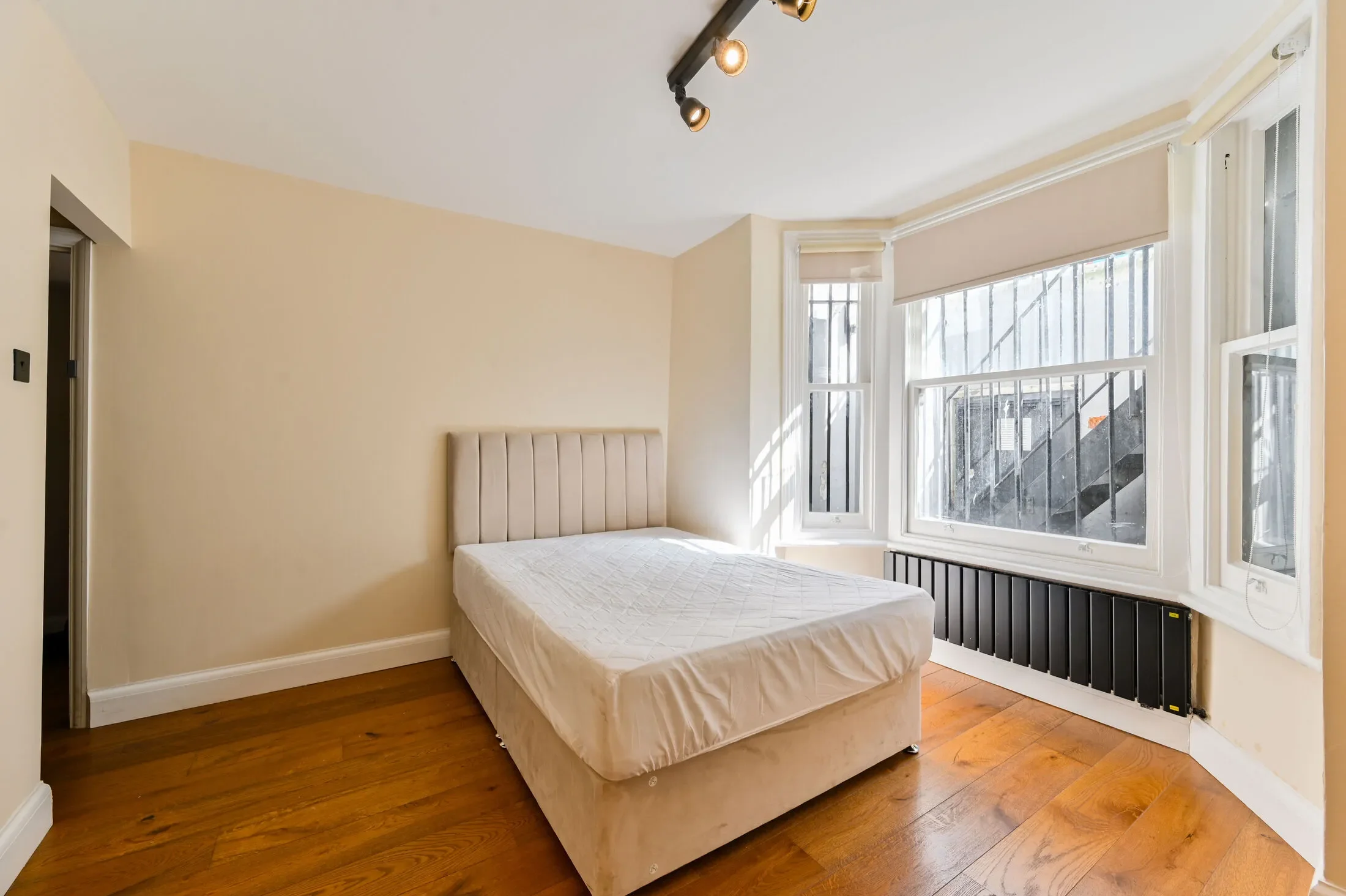 Flat Fairholme Road in Greater London