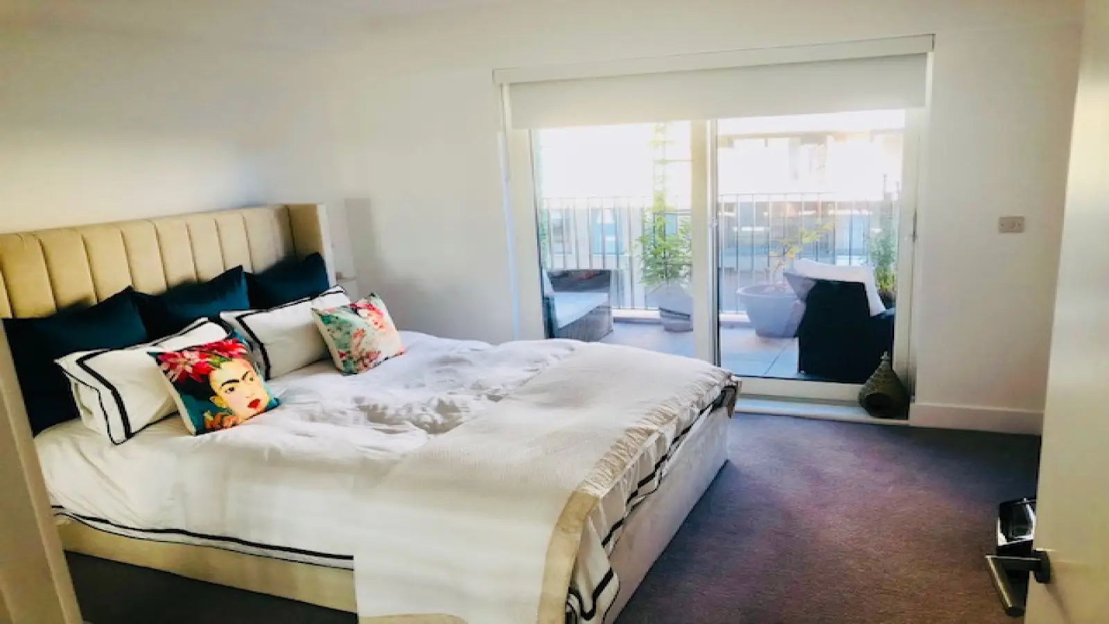 Flat Abbeville Road in Greater London