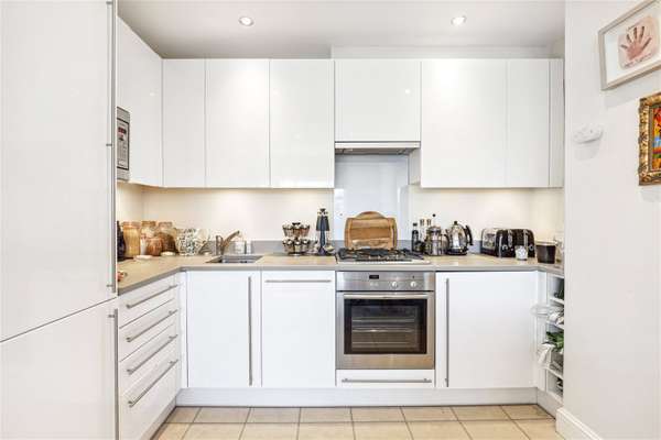 Flat Cranley Mews in Greater London