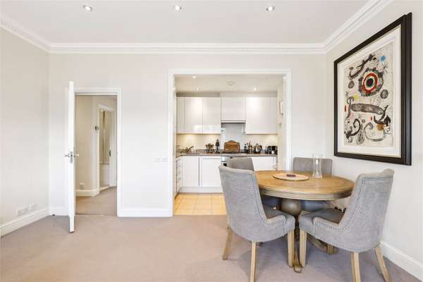 Flat Cranley Mews in Greater London