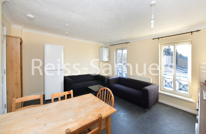 Flat Cahir Street in Greater London