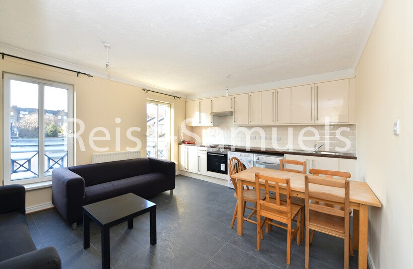 Flat Cahir Street in Greater London