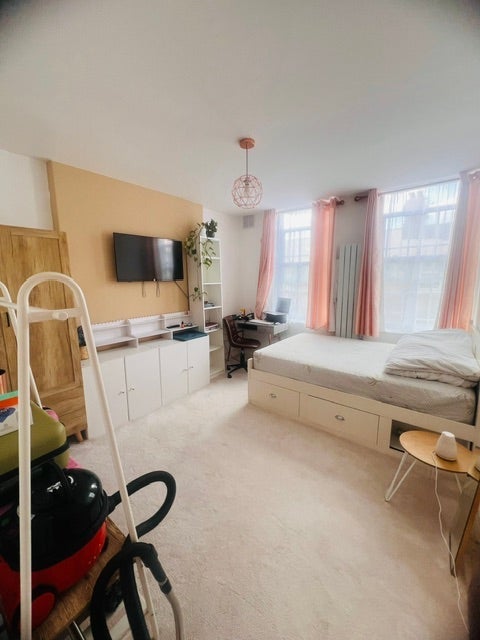 Room Sumner Street in Greater London