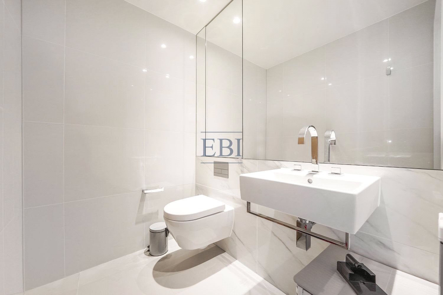 Flat Burdett Road in Greater London