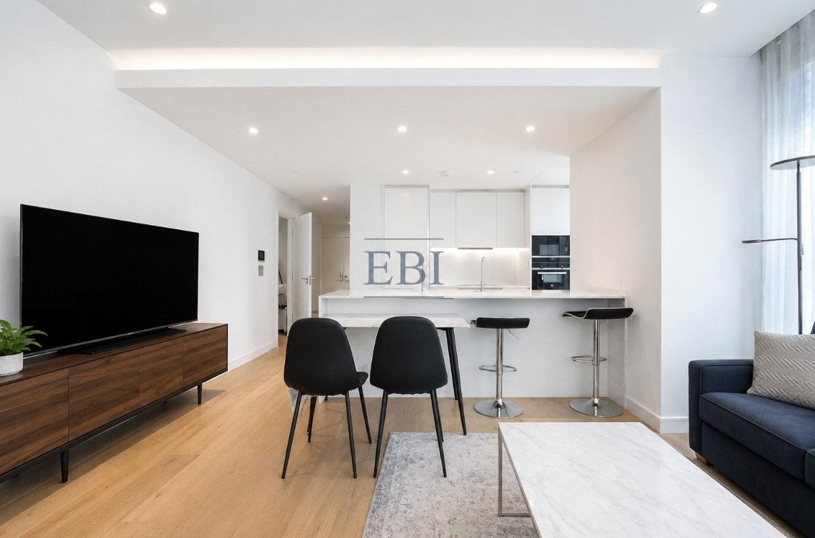 Flat Burdett Road in Greater London