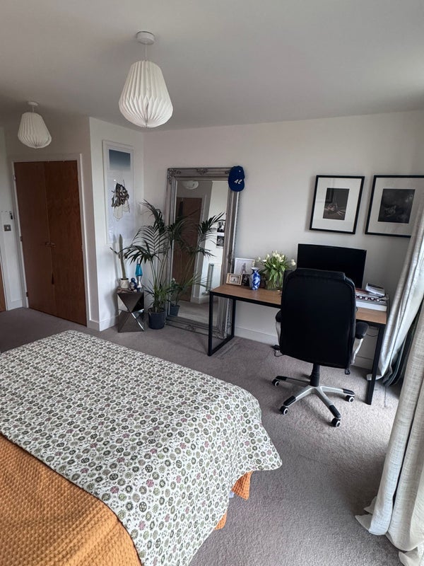 Room Laburnum Street in Greater London