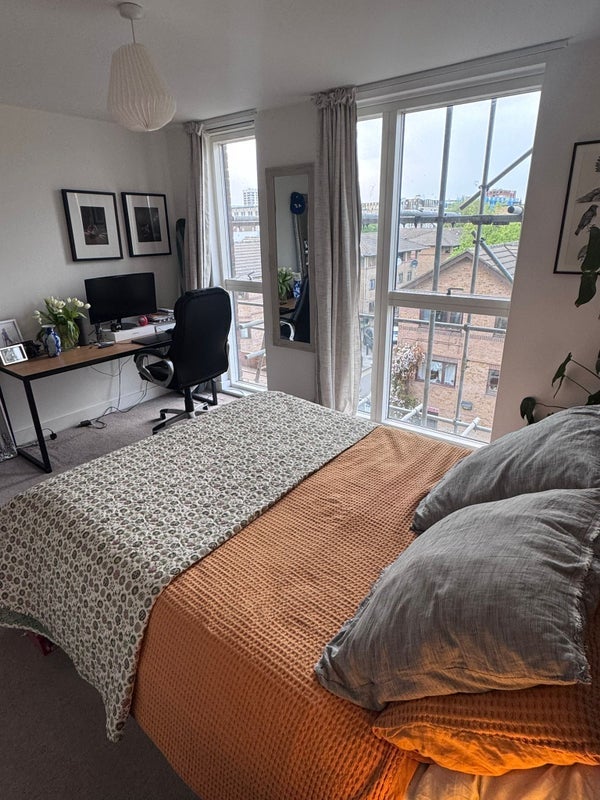 Room Laburnum Street in Greater London