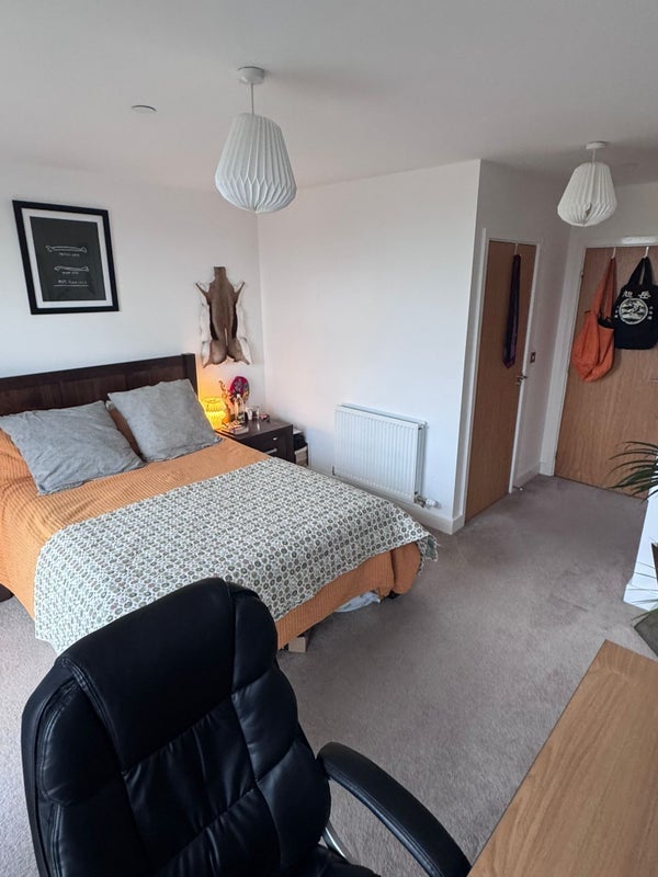 Room Laburnum Street in Greater London