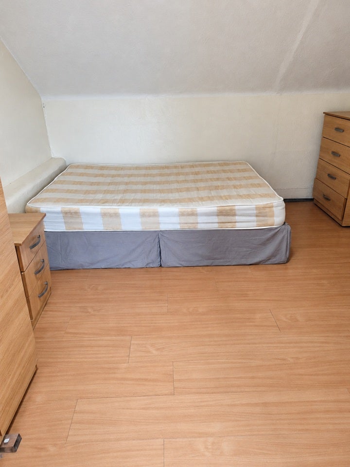 Flat Harefield Mews in Greater London