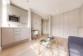 Flat Sloane Avenue in Greater London
