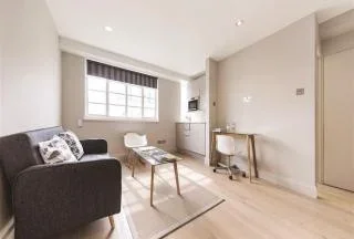 Flat Sloane Avenue in Greater London