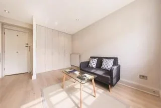 Flat Sloane Avenue in Greater London
