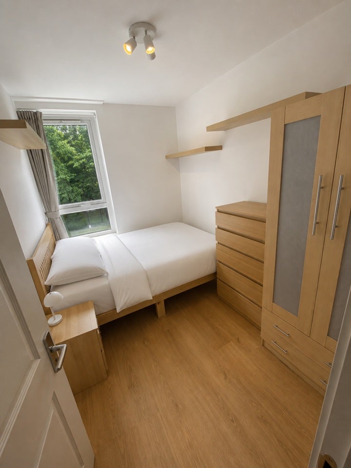 Room Kildare Walk in Greater London