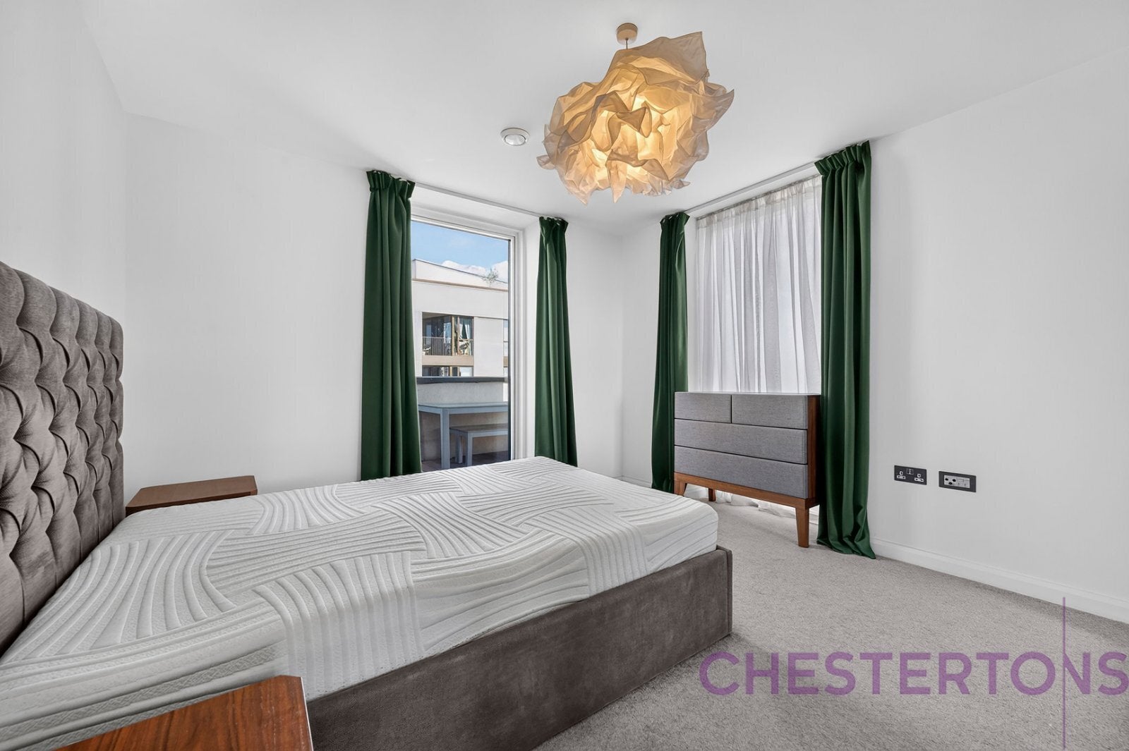 Flat Chandlers Avenue in Greater London