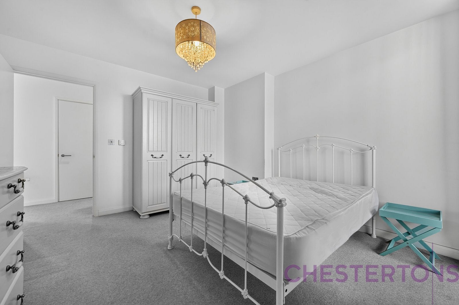 Flat Chandlers Avenue in Greater London