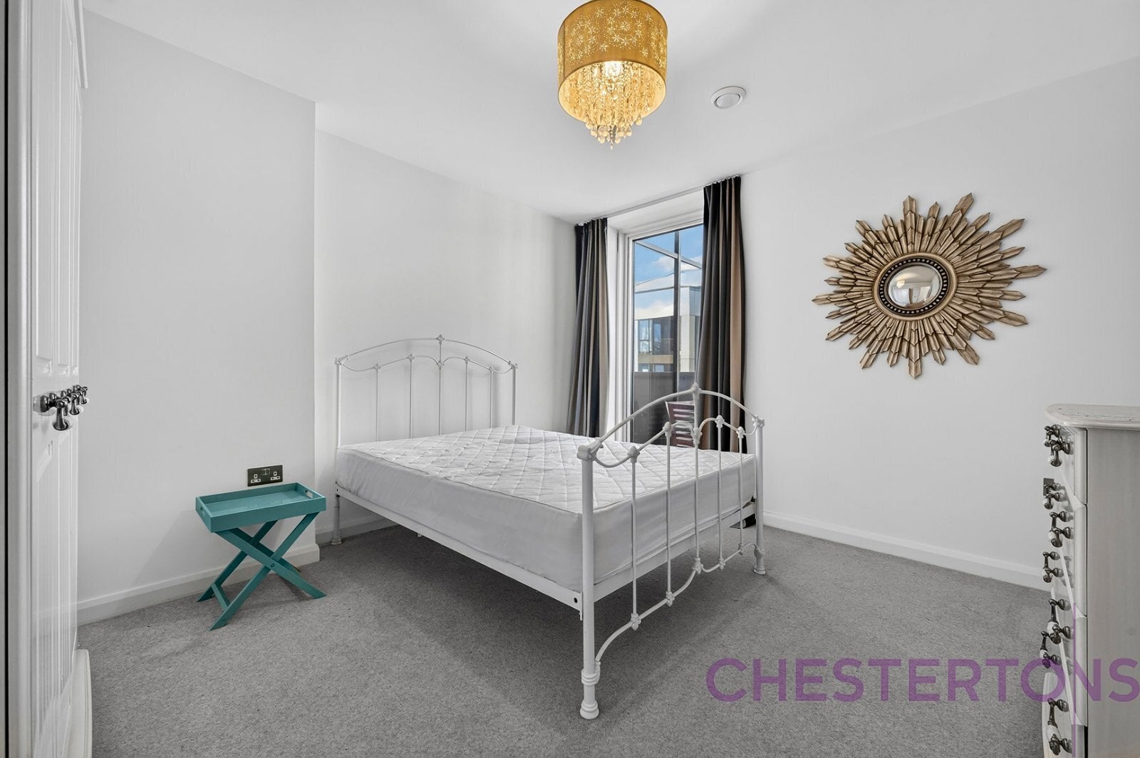 Flat Chandlers Avenue in Greater London