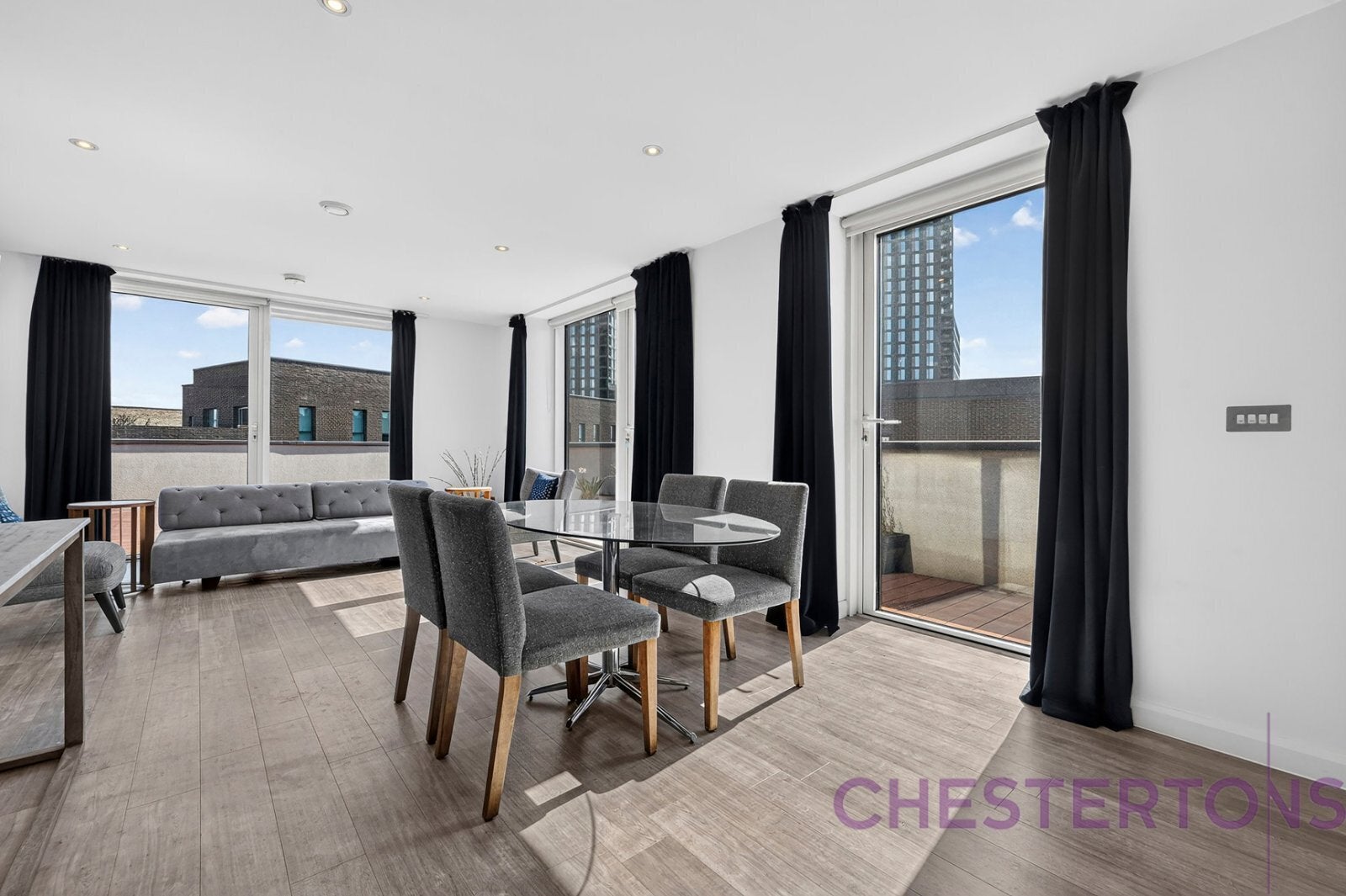 Flat Chandlers Avenue in Greater London