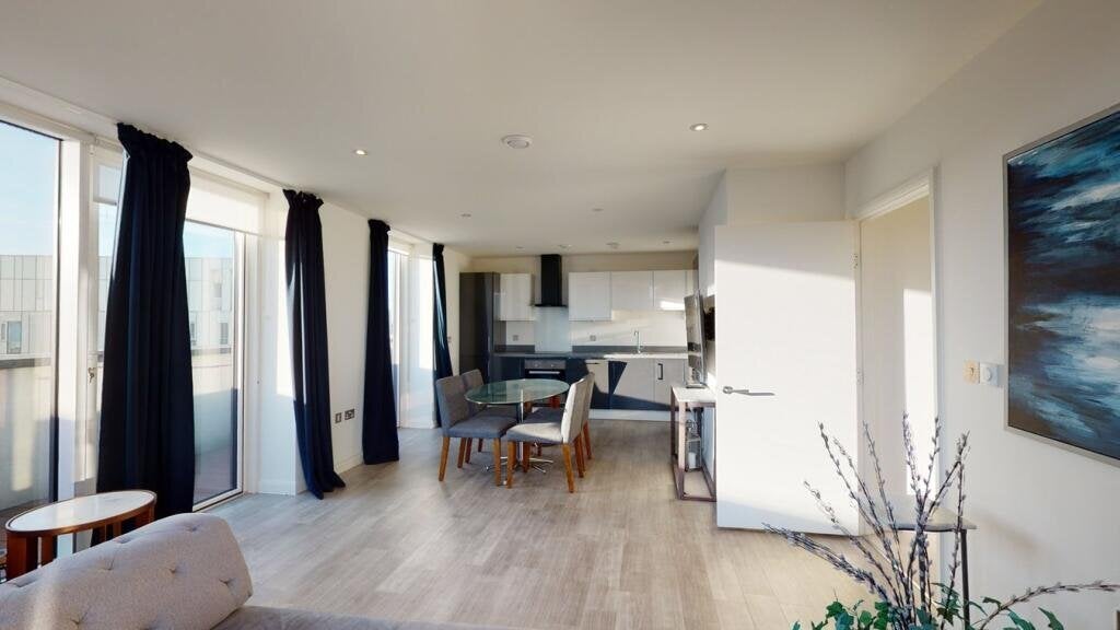 Flat Chandlers Avenue in Greater London