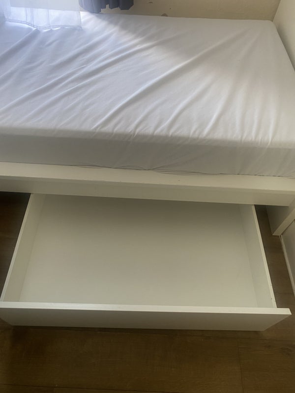 Room Burges Road in Greater London