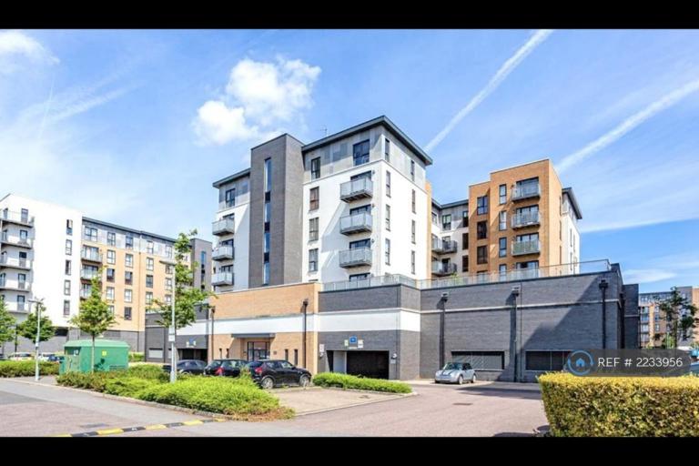 Flat Clydesdale Way in Greater London