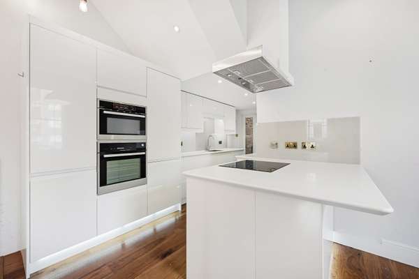 Flat Cumberland Street in City of Westminster