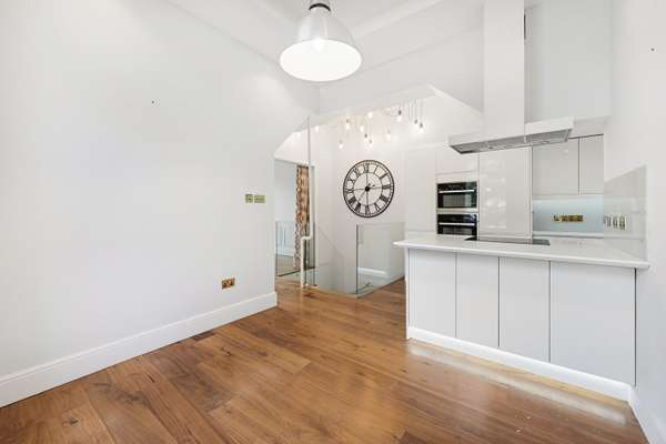 Flat Cumberland Street in City of Westminster