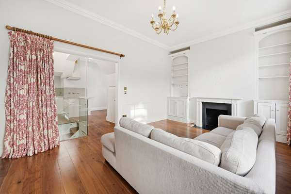 Flat Cumberland Street in City of Westminster