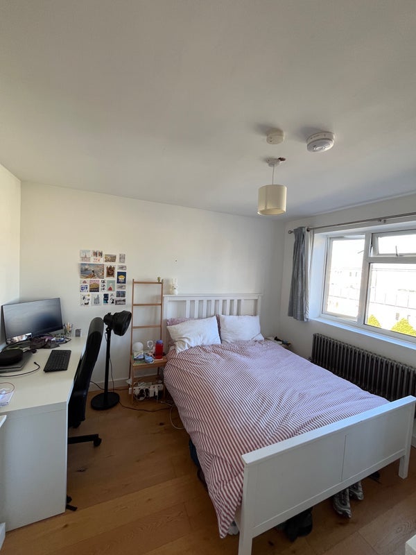 Room Ellsworth Street in Greater London