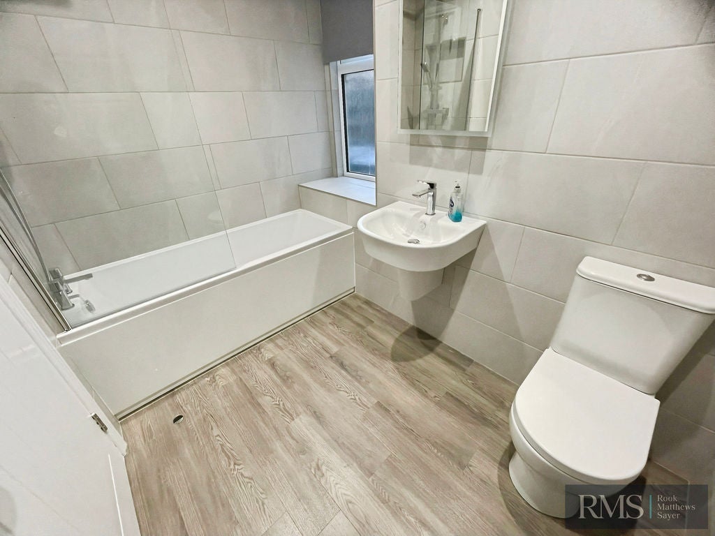 Flat Eslington Terrace in Newcastle upon Tyne