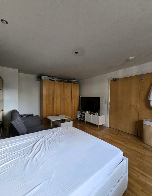 Room Curtain Road in Greater London