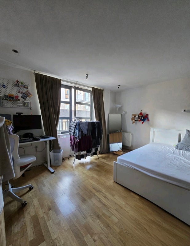 Room Curtain Road in Greater London