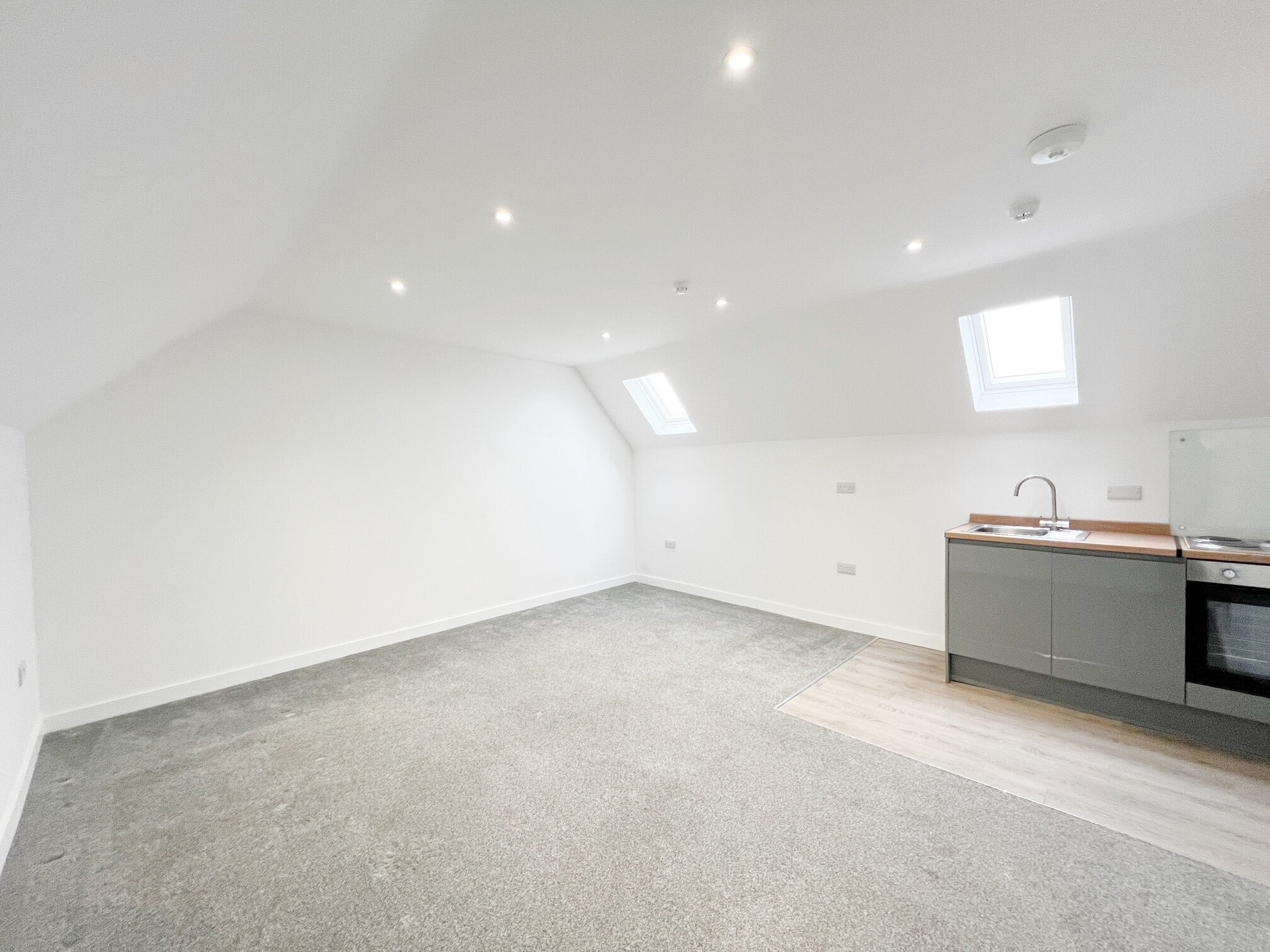 Flat Whitworth Road in Swindon