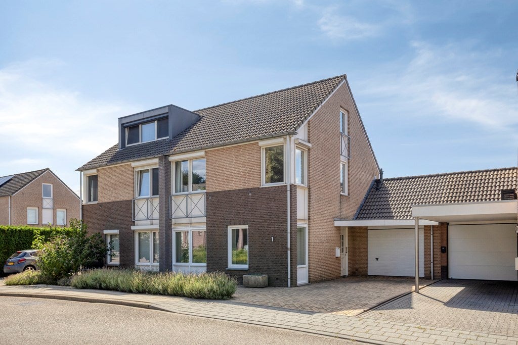Sint Lambertusstraat 1 in Mheer