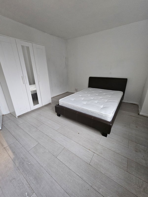 Room Baizdon Road in Greater London