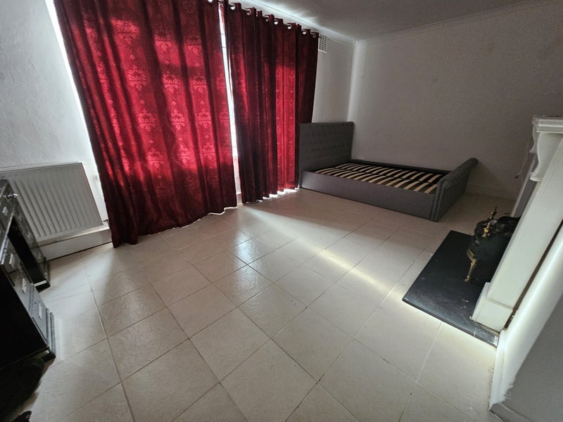 Room Baizdon Road in Greater London