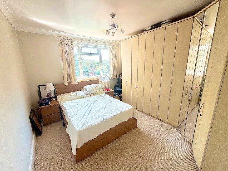 Flat The Ridgeway in Greater London