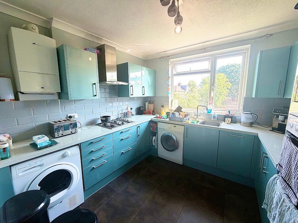 Flat The Ridgeway in Greater London