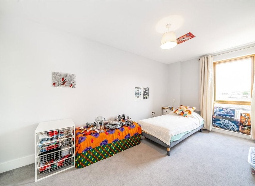 Flat East Acton Lane in Greater London