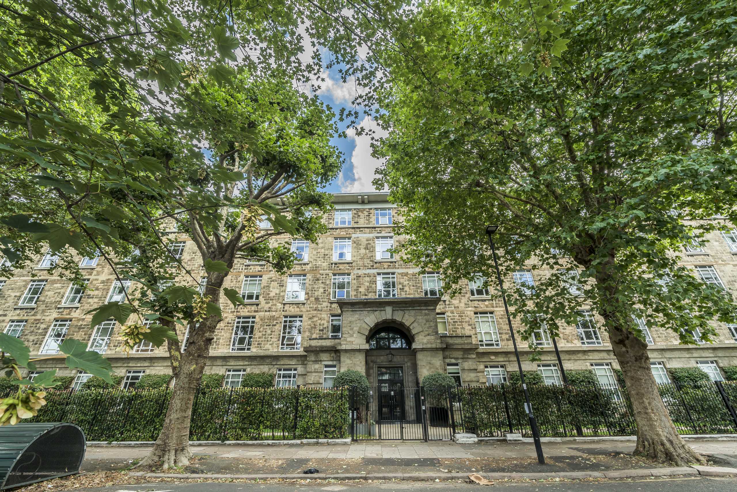 Flat Bromyard Avenue in Greater London