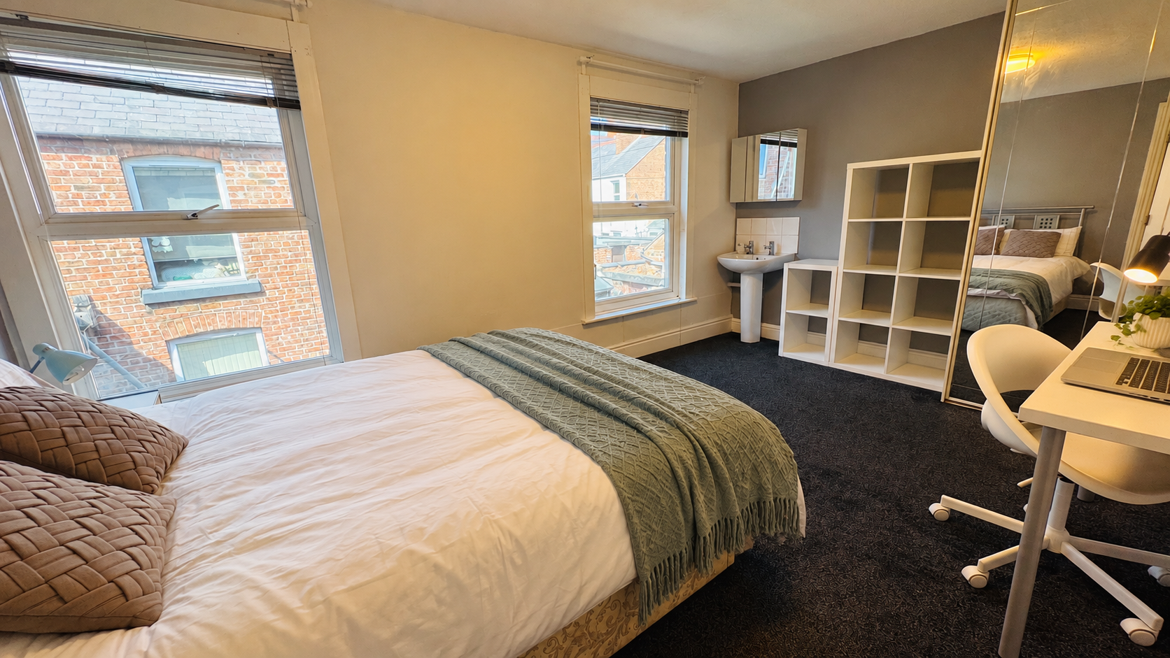 Room Bouverie Street in Chester