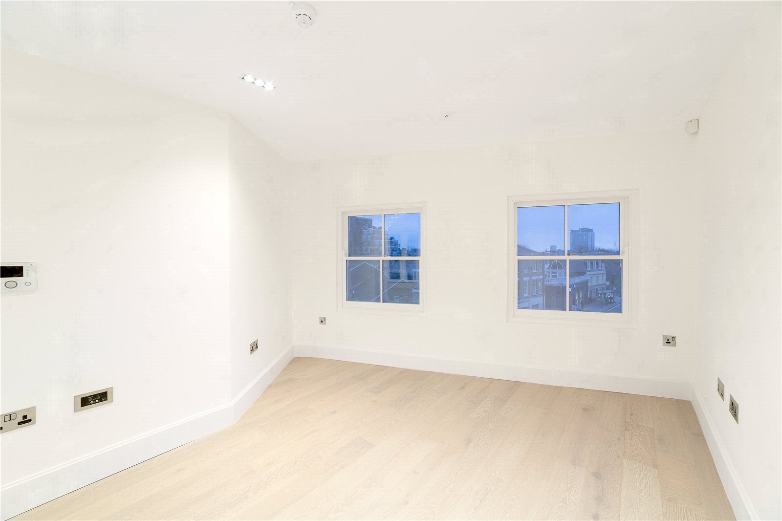 Flat Penrose Mews in Greater London