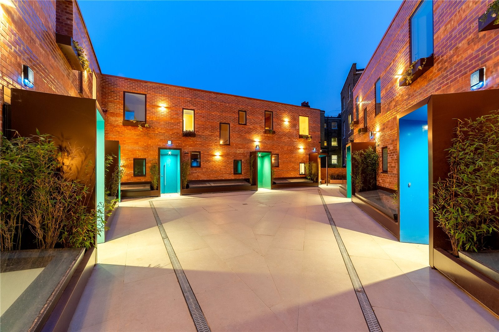 Flat Penrose Mews in Greater London