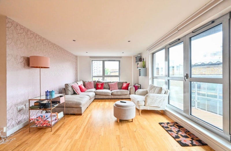 Flat Southgate Road in Greater London
