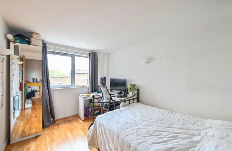 Flat Southgate Road in Greater London