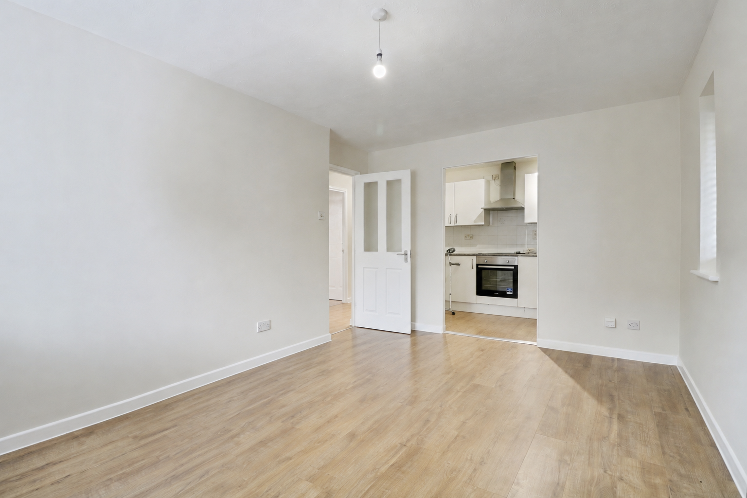 Flat School Avenue in Basildon
