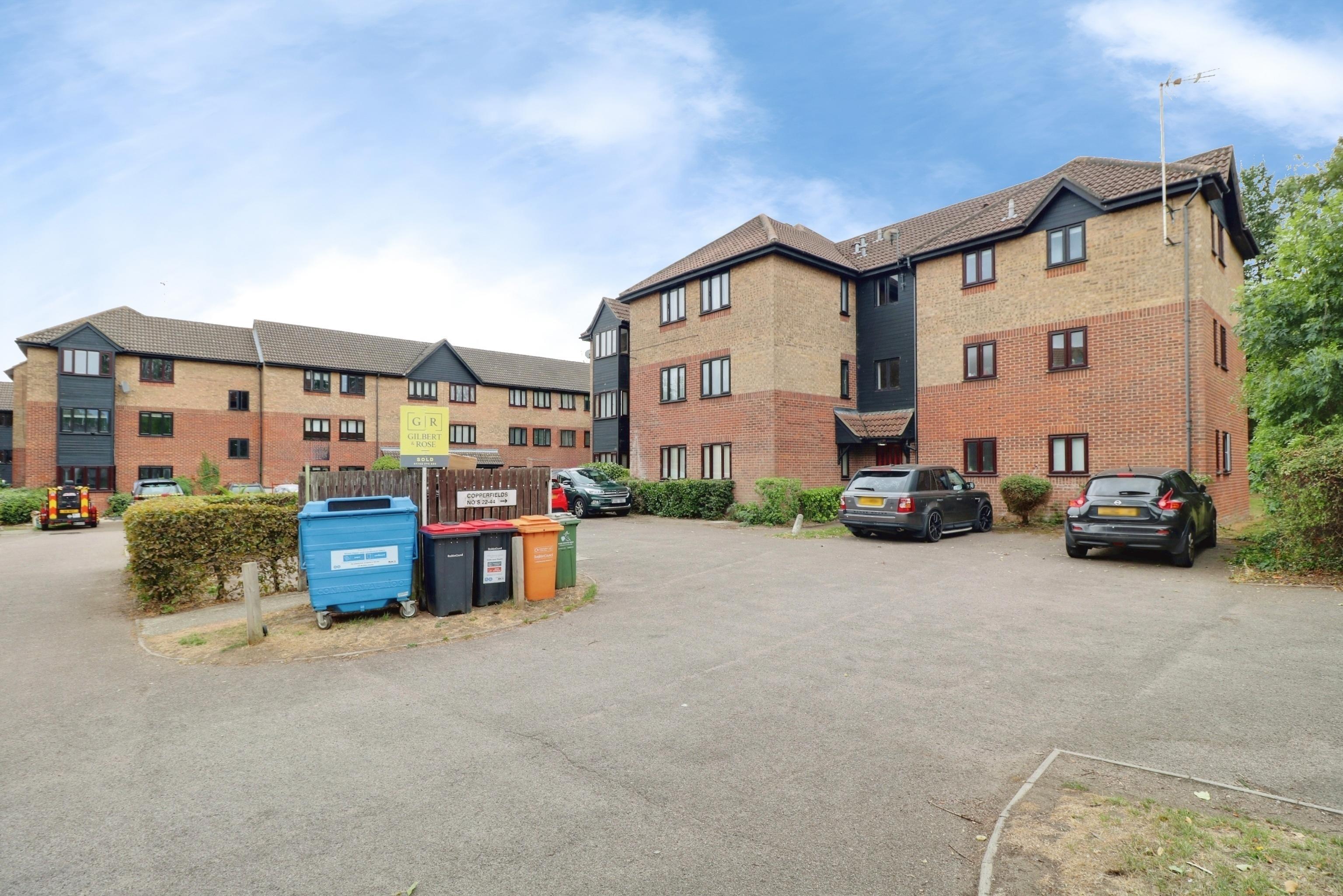 Flat School Avenue in Basildon